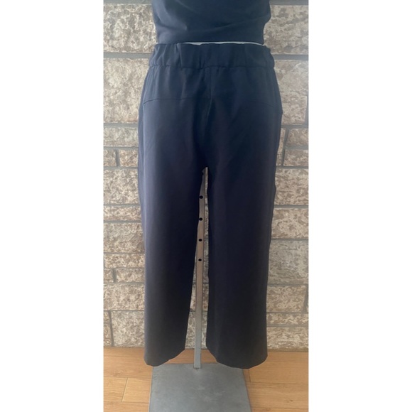 Lululemon On the Fly Wide-Leg 7/8 Pant - Picture 4 of 9